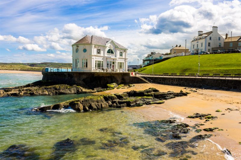 Sea, Sun and Serenity: The Advantages of Living in a Coastal Town